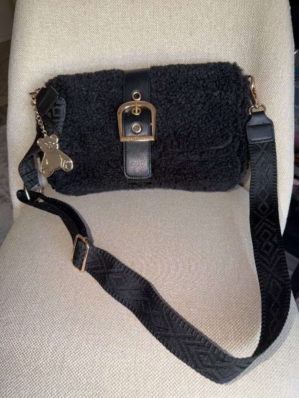 BEARPAW FAUX SHERPA CROSSBODY WITH STRAP NWOT